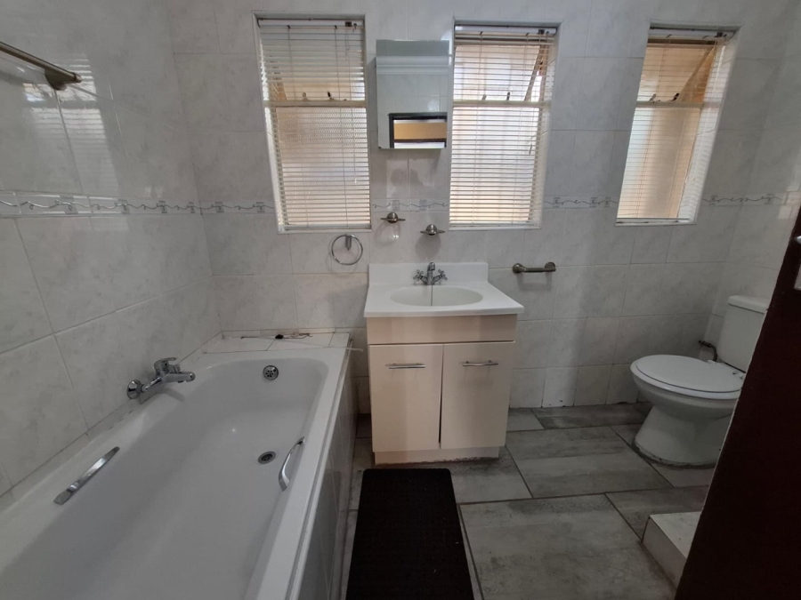 11 Bedroom Property for Sale in Brandwag Free State